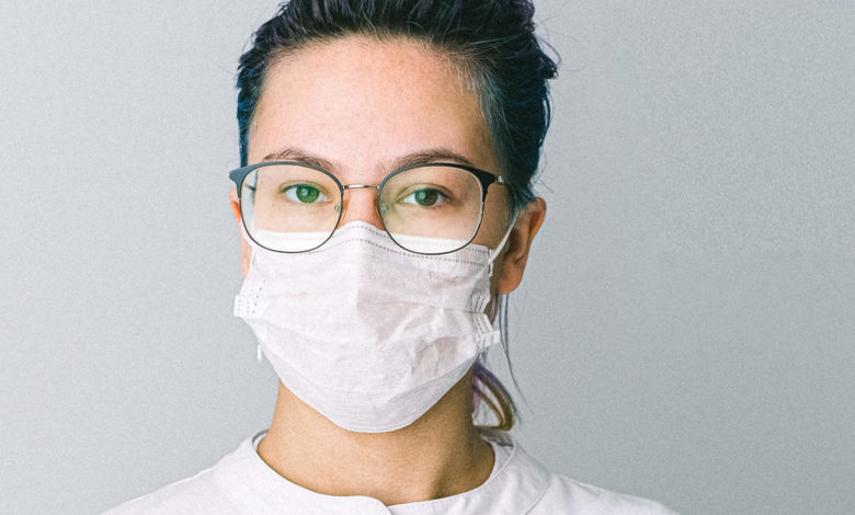 For people with glasses, wearing a mask can lead to their lenses fogging, reducing their vision. Do you know why this happens?