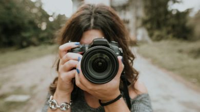 Most of us use a digital camera to capture the moments in our life. How does the CMOS sensor of a camera capture an image?