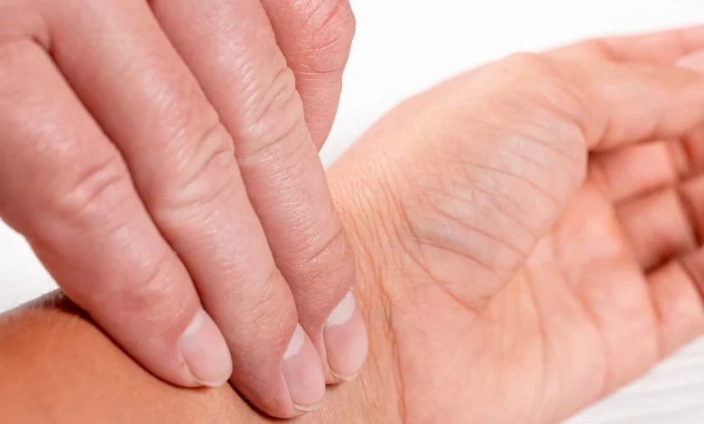 Do you know how to check the pulse? Do you know how to check the pulse?